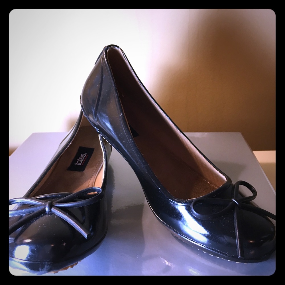 TOTES RUBBER RAIN FLATS SIZE 6